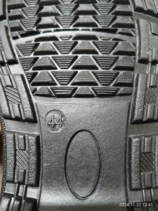 Зимние  ботинки новые 44-45 р.