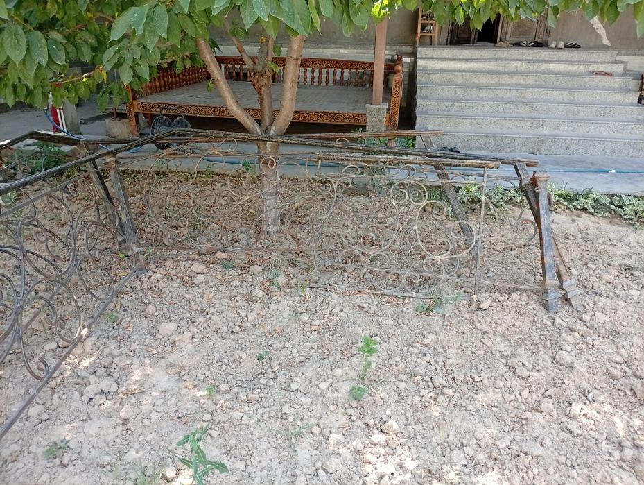 Кованые изделия на лестницу.