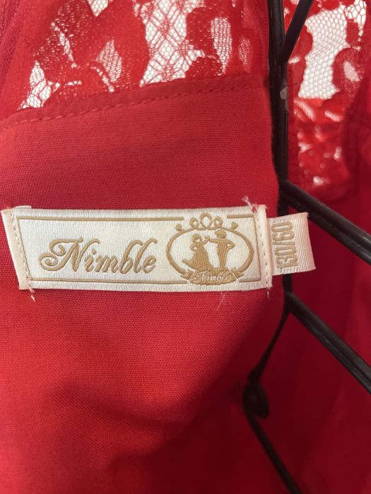 Платье красное нарядное