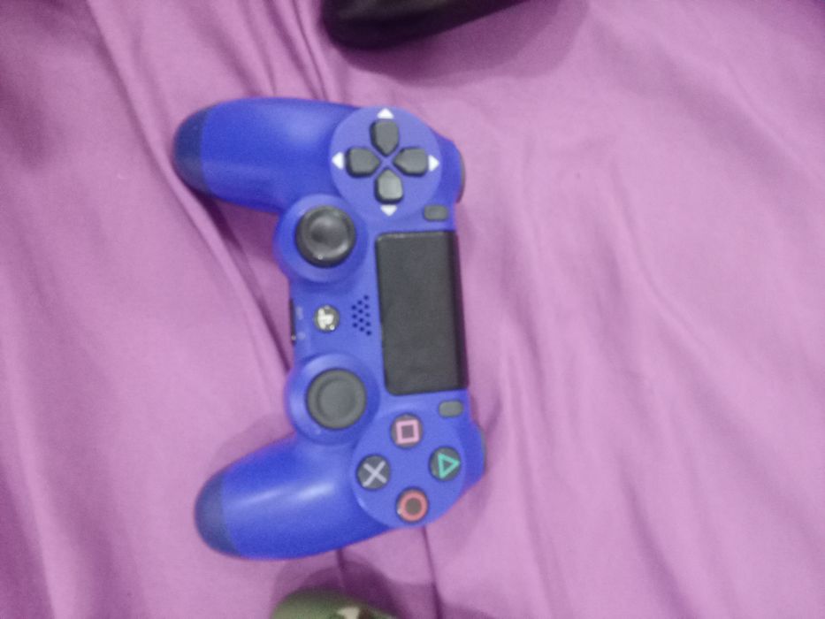 Playstation 4  1 терабайт Слим 14 игр + 3 джостика