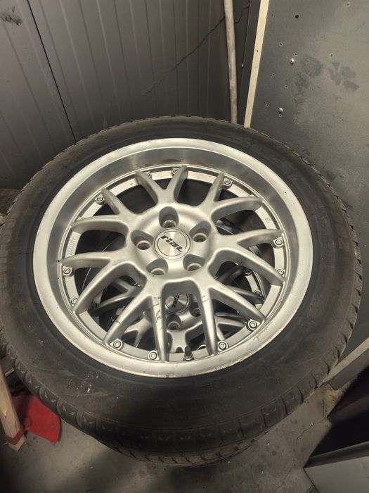 Продавам джанти за мерцедес със зимни гуми
