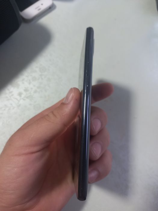 Samsung A40 folosit dar în regula.nu are spărturi sau zgarieturi.200 lei
