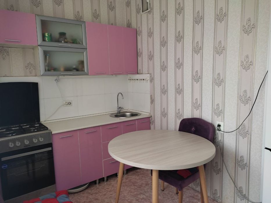 Продам кухонный стол