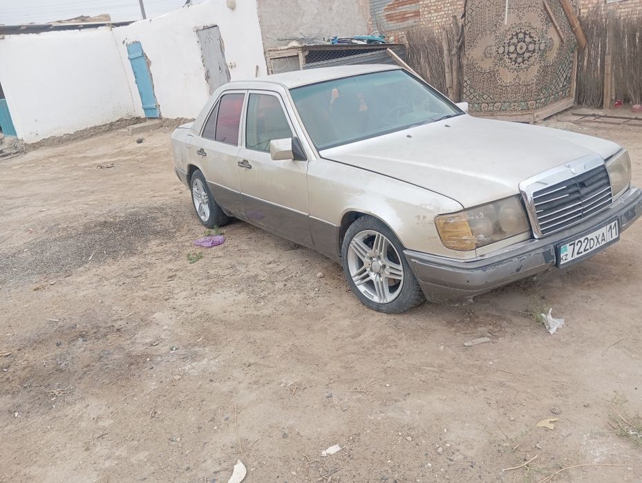 Машина Мерседес бенс