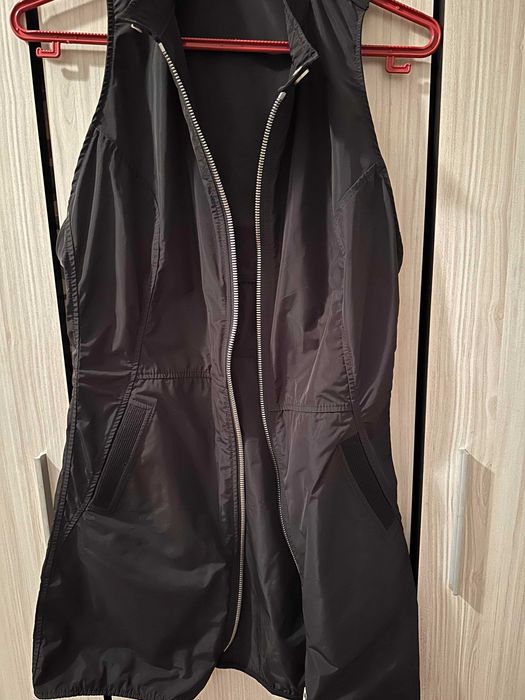 Черна спортно-елегантна рокля