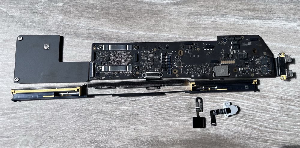 Placa de baza MacBook Air 2020 M1 - A2337 - functionala - blocata