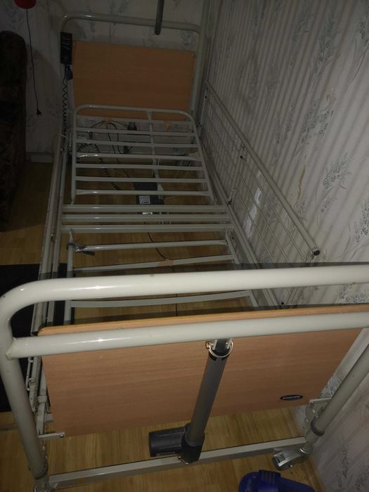 Pat medical electric + cărucior cu rotile+ cadru RON 1.700 (set)