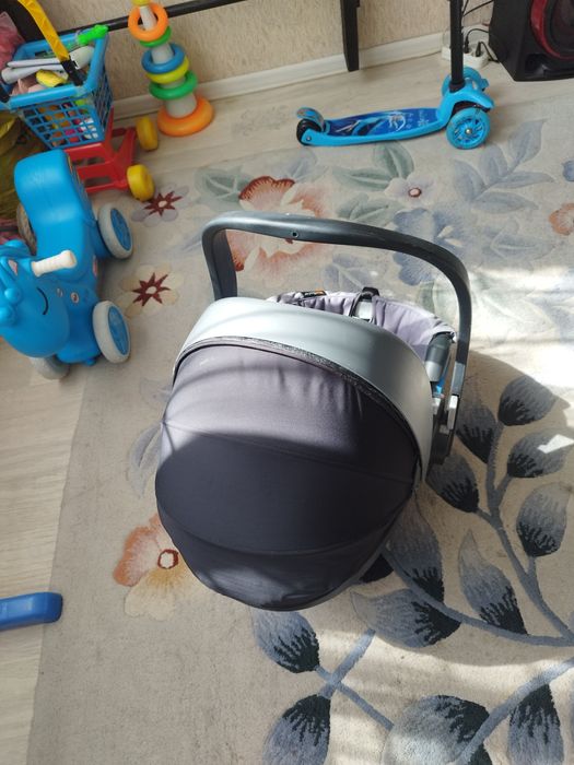 Продам стульчик для кормления и автолюльку