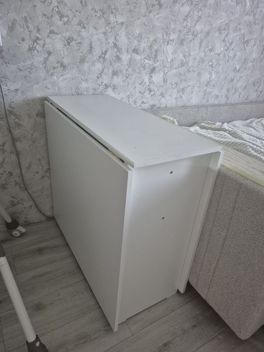 Раздвижной стол, в идеальном состоянии.