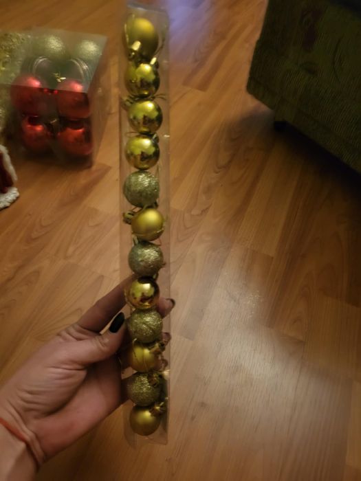 Коледни играчки продавам