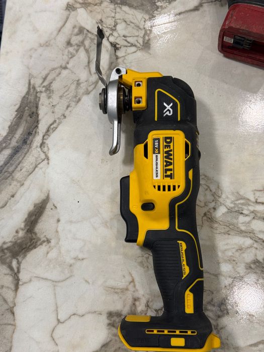 DeWalt DCS355 XR 18V Brushless мултифункционален инструмент
