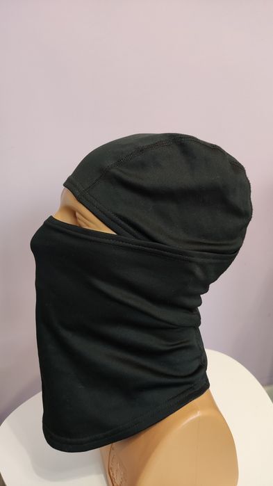 Скиорската маска Spyder PIVOT е рунов еластичен полар с прилепваща кро