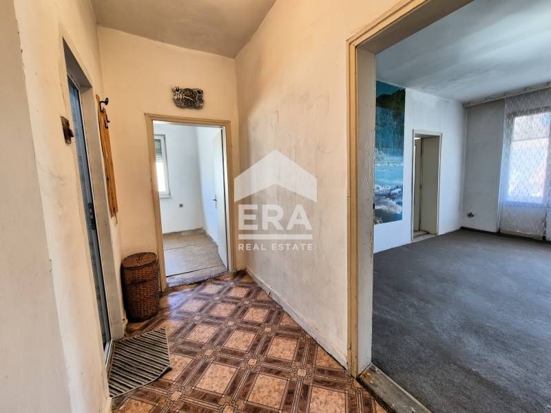 Продава се Двустаен апартамент в Момчилград - 90 кв.м за 589 €/кв.м - Снимка #2