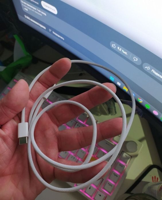 Оригинал адаптер 20W EAC на iPhone