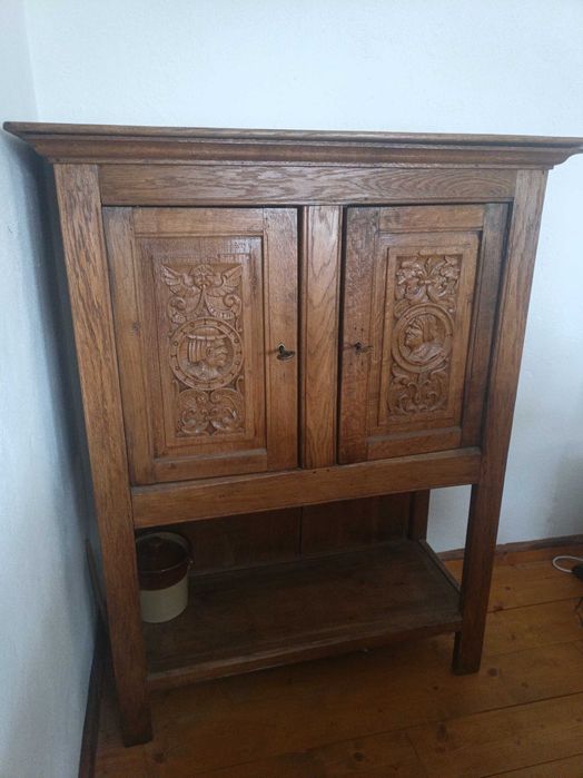 Dulap / bufet vechi sculptat manual – stil neo-renascentist