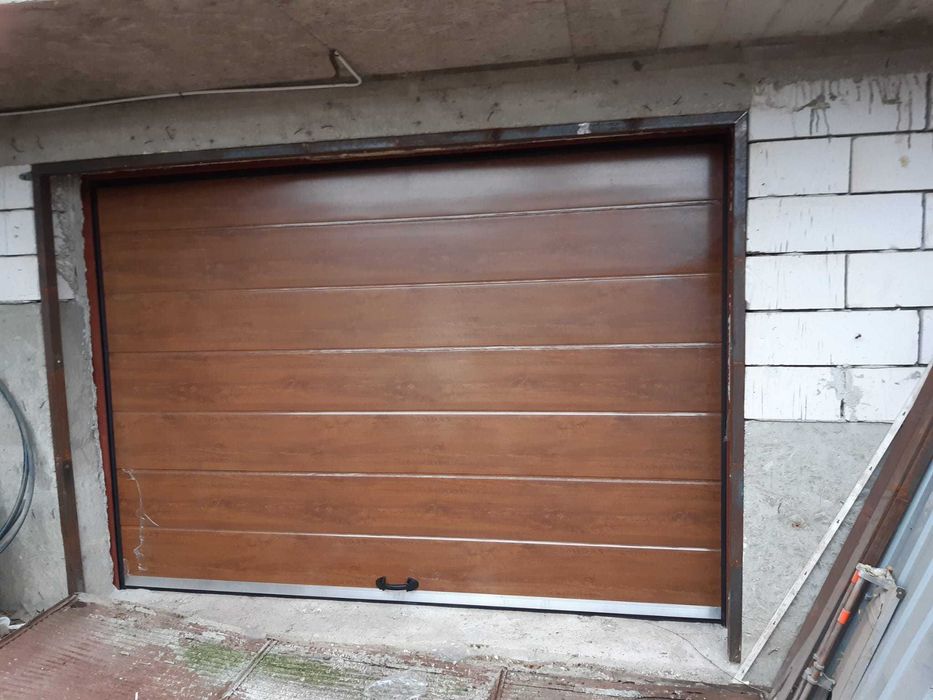 Uși de garaj automatizate