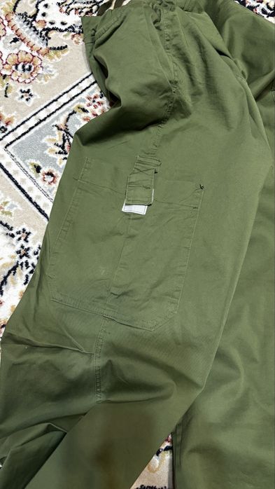 Карго-джогеры в оливковом цвета
