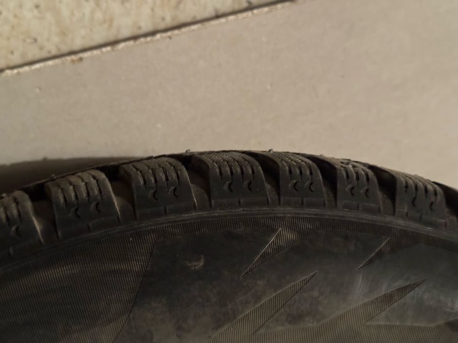 Зимняя резина шипованная с дисками оригинал