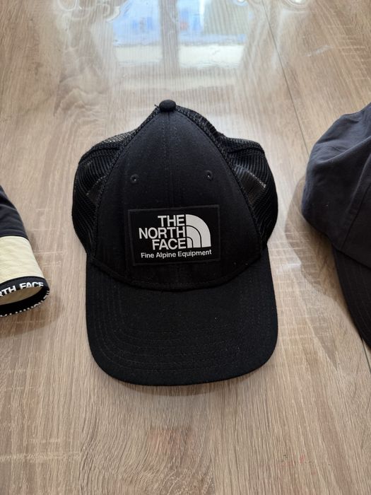 Шапки the north face, jack wolfskin