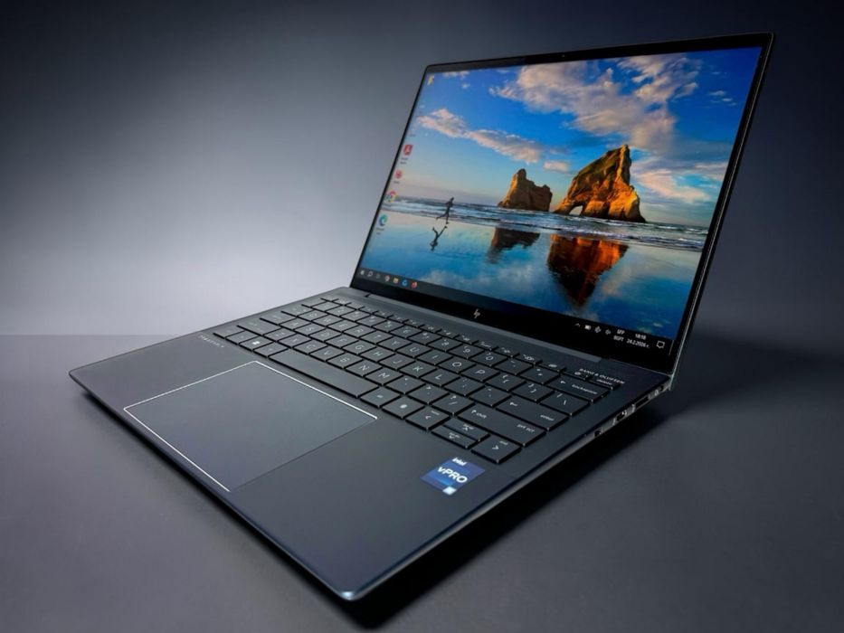 Лаптоп HP Dragonfly G4 13" Full HD+ Touch i5-1345U 32RAM LPDDR5 1TBSSD