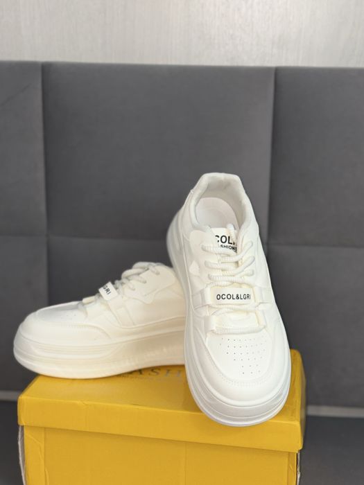 Кросовки новые Весенние