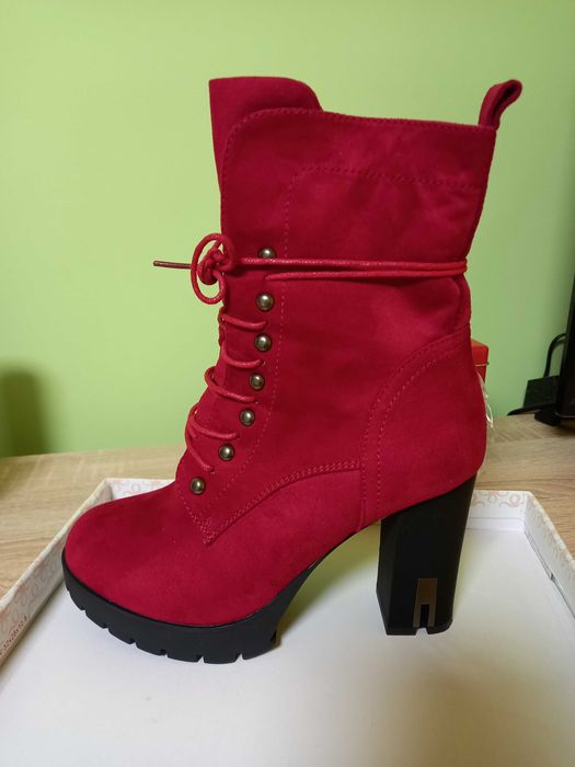 Дамски Боти червени