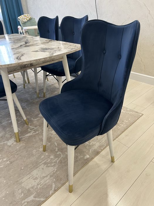 Кухонный стол со стульями