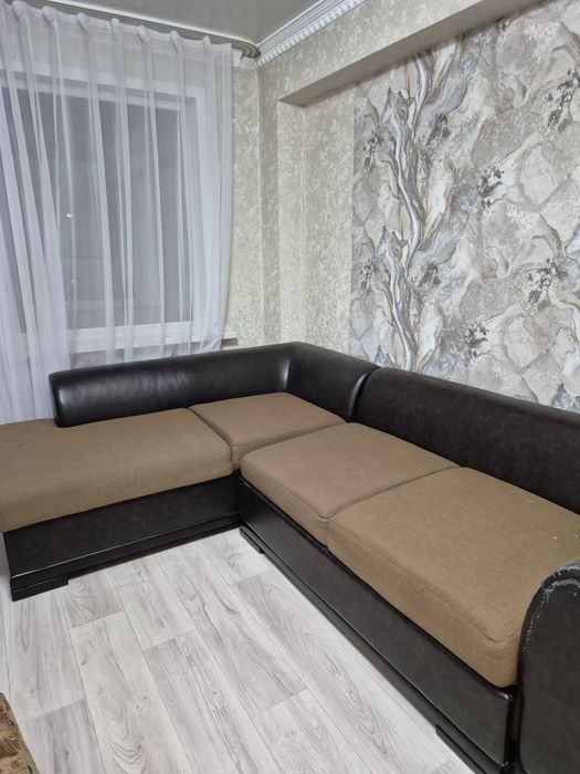 Продам угловой диван и кресло