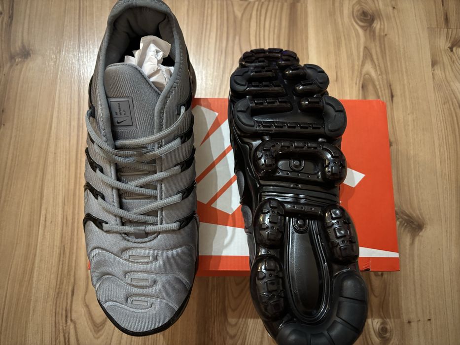 NIKE Vapormax Plus Cool Grey & Black