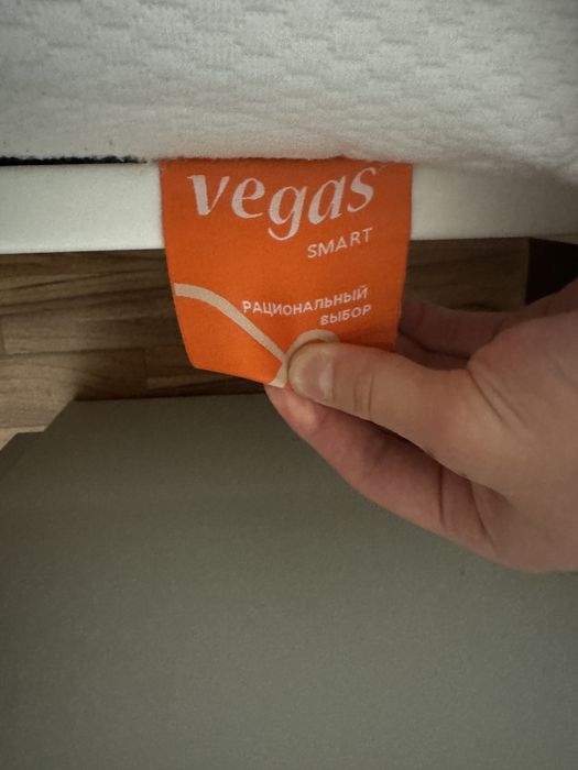 Продам кровать с матрасом