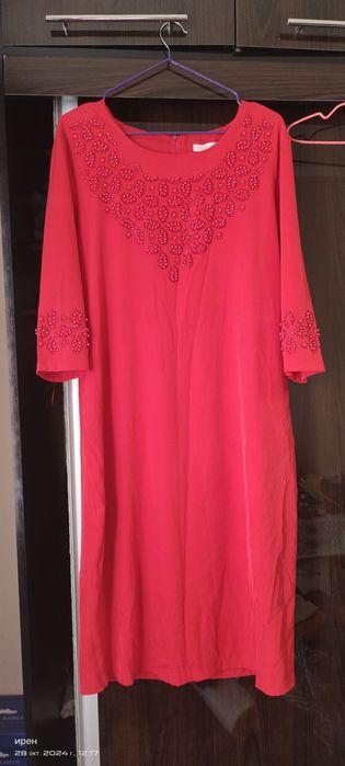 Очень интересное платье с апликацией