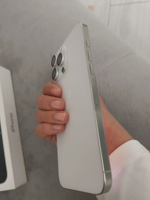Iphone 16 pro max белый 90% акб