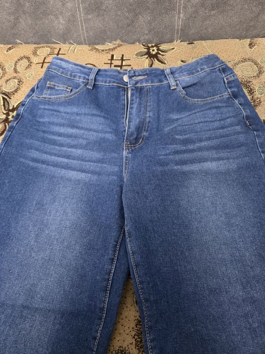 Продаю  женские  джинсы