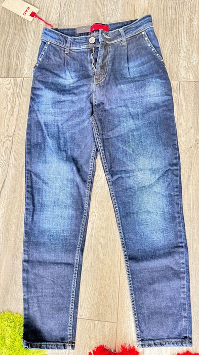 Нови дънки в цвят индиго