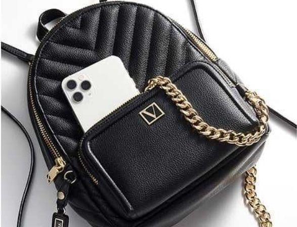 Черна раница на Victoria’s secret