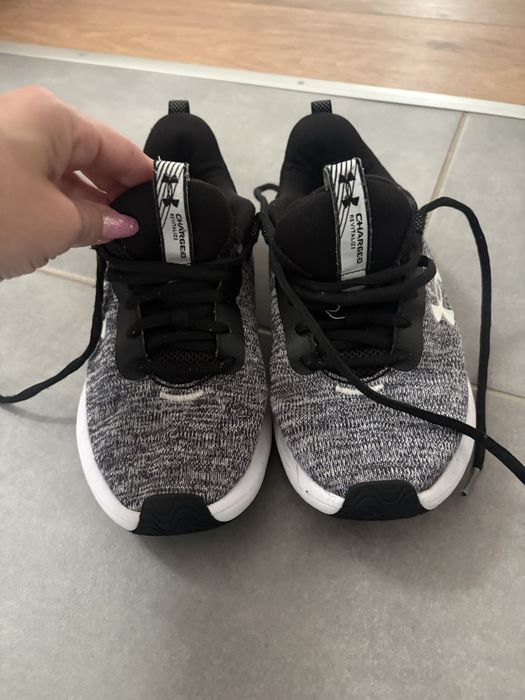 Adidasi Under Armour 37 copii