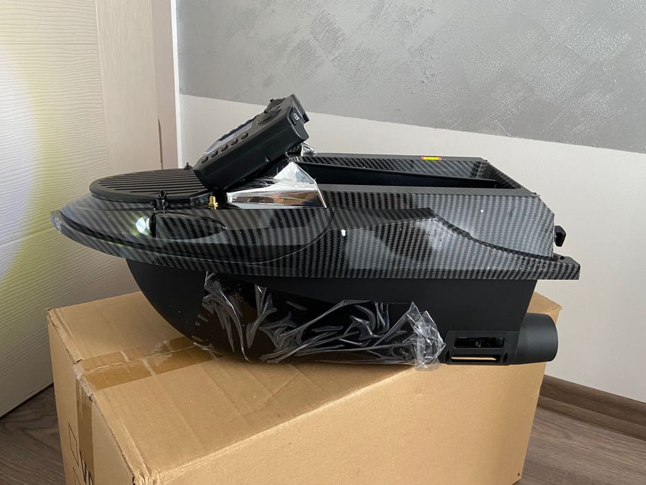 Лодка за захранка Flytec V080 Карбон