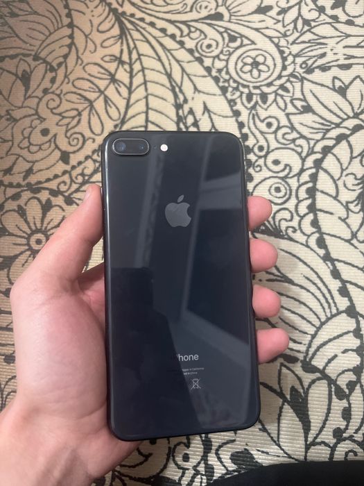 iPhone 8+ продаю дешево