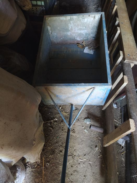 Продавам селска количка.