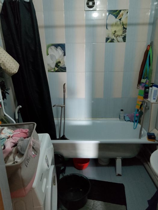 4 бөлмелі пәтер сатылады оте жақсы район