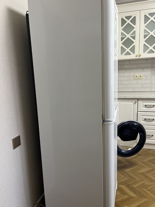 Срочно Холодильник Индезит