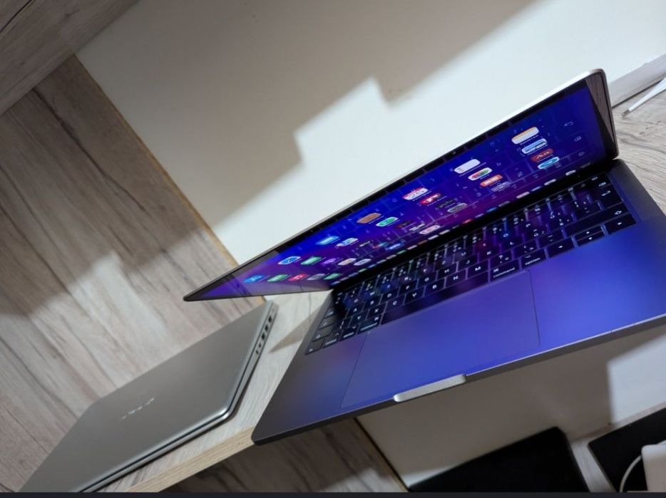 Mackbook Pro  Retina 2018 года