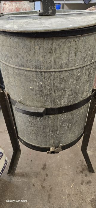 Центрафуга за мед