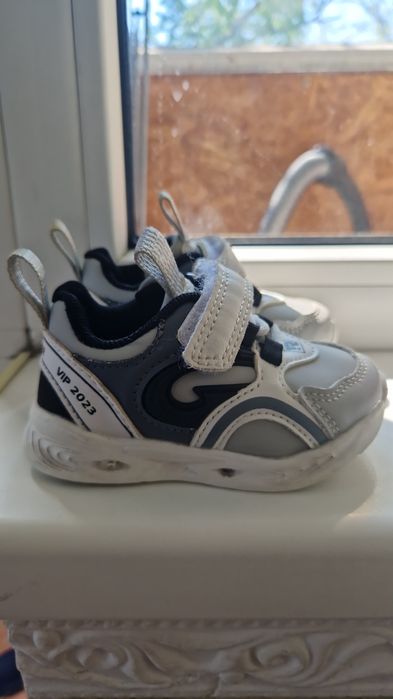 Продам кроссовки в отличном состоянии