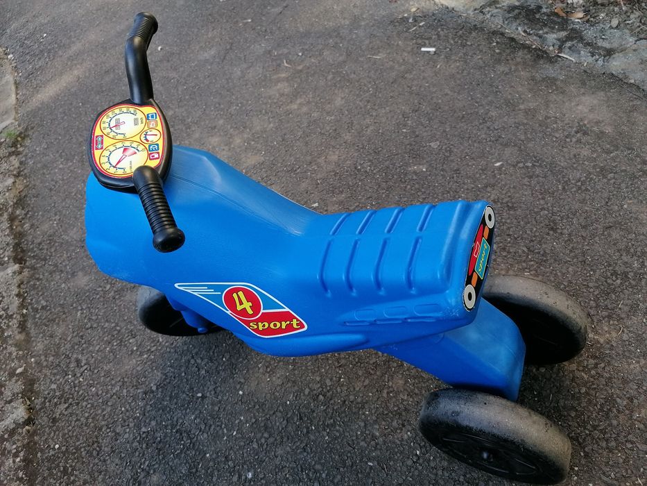 Motocicleta plastic (tricicleta)