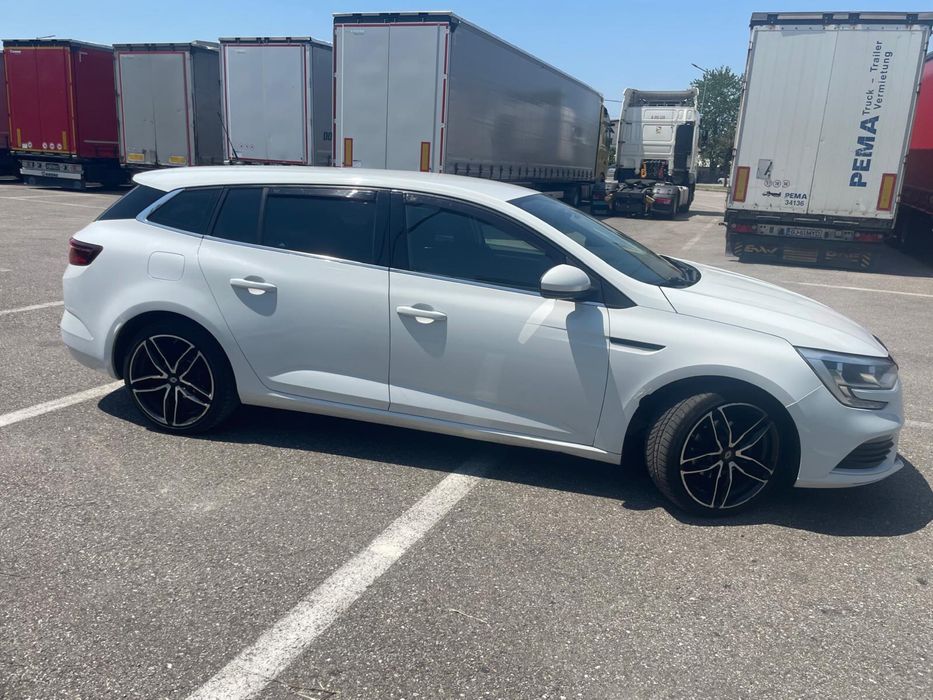 Vând Renault megane 4