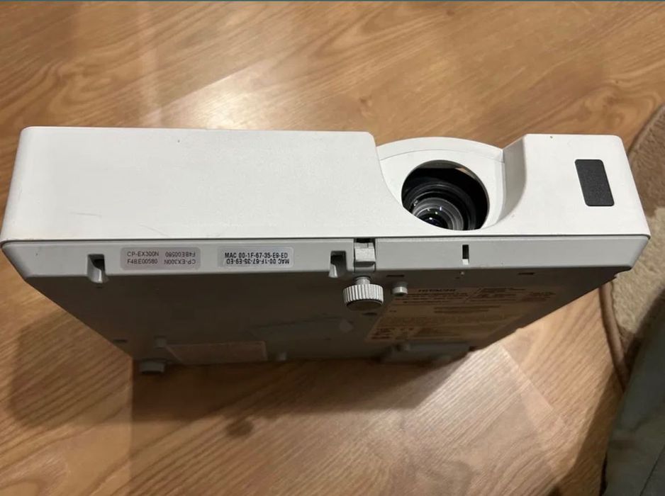 Videoproiector Profesional Hitachi 2 buc și Vivitek 400ron negociabil
