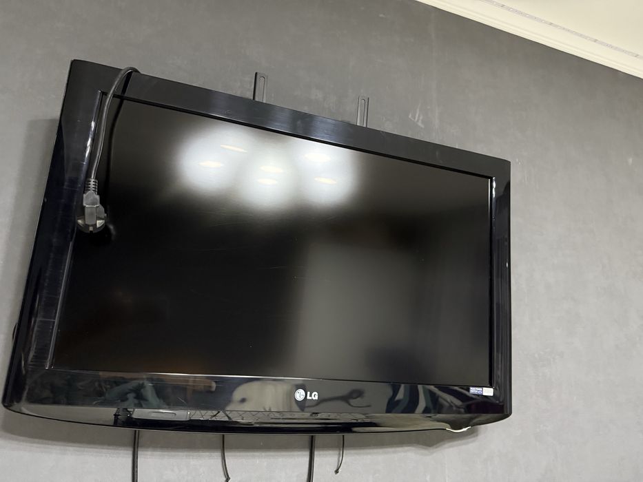 Продам телевизор LG/ (старой модели)