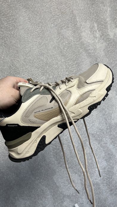 Продам кроссовки летние Baasploa