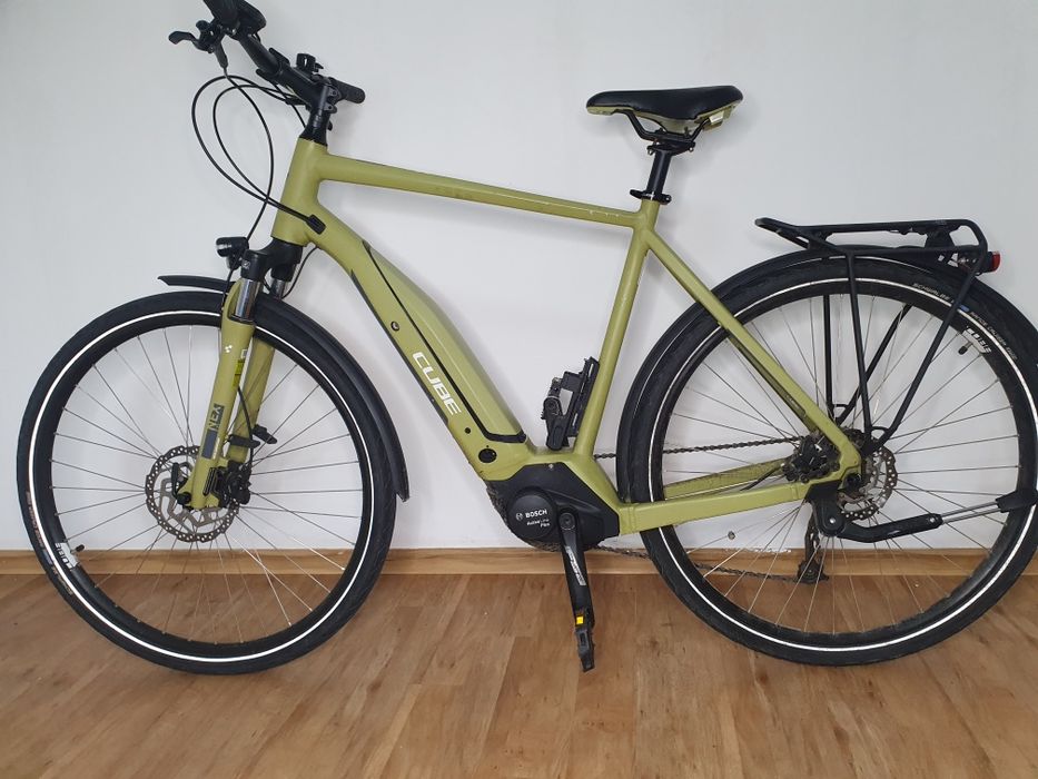 Bicicletă electrică Cube Touring